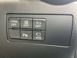 運転席横のスイッチでアイドリングスイッチやパーキングセンサーのON/OFFの切替が可能です。