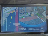 アラウンドビューモニター。上空から見下ろしているような映像で、スムースな駐車をサポートします。