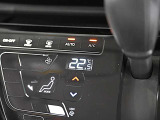 スマホの充電等に便利なUSBのソケットが付いています。