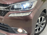 【LEDヘッドライト】悪天候や夜間走行時も良好な視界を確保し安心して運転できる高輝度LEDヘッドライトを装備!点灯速度が早く、消費電力も抑えられています。
