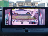 『左右サイドカメラ』車両の左側をしっかり確認!幅寄せ駐車などに便利な機能ですね!
