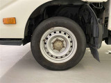 フロントタイヤサイズは 175/75 R15 です。