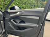 ドアを開けると上質で上品な室内空間が広がり細部までこだわったAudiデザイン性と、物づくりのこだわりを感じて頂けます。