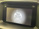 【マツダコネクトナビ】車内の雰囲気にマッチした一体型タイプのナビ。各種車輌設定やBluetooth再生等、様々な機能が楽しめます。直感的なダイヤル操作が可能で、使い勝手も良好です。