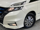【LEDヘッドライト】悪天候や夜間走行時も良好な視界を確保し安心して運転できる高輝度LEDヘッドライトを装備!点灯速度が早く、消費電力も抑えられています。