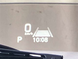 ヘッドアップディスプレイがついているので、視線をそらしすぎず、車両の情報が確認できます。