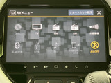 テレビやラジオ、ディスク、Bluetoothなど、利用できる音源がメニューに並びます。アイコン表示で選択肢を確認しやすく、気分や用途に合わせて切り替えられます。