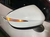 車両幅方向において外側にレイアウトされるので、第三者が視認しやすいドアミラーウィンカー!