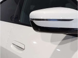 【デザインとの融合】BMWデザイナーが創り出したボディデザインを損なう事のない様に配置とデザインに拘っています。ドアノブについてもBMWの拘りに妥協はありません。