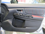 運転席ドア内張。