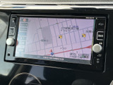 道路や周辺施設、現在地を画面上で確認できる地図表示です。目的地までの道順を把握したいときにも役立ち、慣れない場所へのお出かけをサポート。画面の情報を見ながら行き先を検討できます。