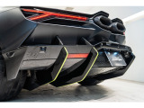 Nero Nemesis Contrast Color Trim Altanero Shiny Black (21/22 forged)Livery with stripe on rear diffuser in Verde Scandal/ ShockVerde Chiaro CCB Brake CalipersStyle package High Gloss Black