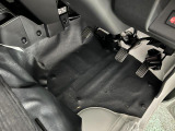 痛みの出やすい運転席シートの角、フロアマット、座面、ともに良好です
