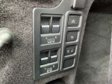 使い勝手に配慮した、トランク内シートリリースボタンを採用。車外へ回り込むことなく後席を倒せるため、スマートな荷室アレンジが可能です。