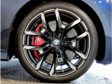 【BMWアロイホイル】軽量かつ強度に拘ったアロイホイル。走行性能ポテンシャルを引き出す設計。車の足元を引き締めてくれる大きなポイントはアロイホイルです。