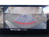 後退時の後方確認を補助するバックカメラ映像を確認できます。