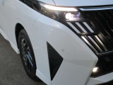 LEDヘッドライトだから夜間走行も安心です。フォグランプもLEDです。
