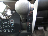 CVT(無断変速機)採用で滑らかな加速が出来ます! インパネシフトなので足元も広々です☆