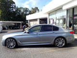 BMW在庫保有台数常時100台以上!ご来店の際はBMW本店(厚木市下荻野140-1)にご来店ください!弊社自慢の全天候型ショールーム!BMW在庫保有台数常時100台以上ございます!