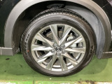純正アルミホイールがボディデザインをより一層引き立たせます。