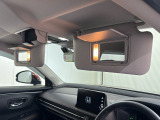 ★【あると便利な装備】サングラスボックス+運転席・助手席サンバイザー内側ライト付きミラー+マップランプが装備されています