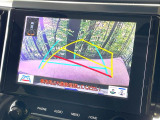 【バックカメラ】駐車時に後方がリアルタイム映像で確認できます。大型商業施設や立体駐車場での駐車時や、夜間のバック時に大活躍!運転スキルに関わらず、今や必須となった装備のひとつです!