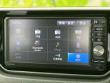 ラジオやCD、Bluetooth、USBなど、選択できる音源が画面に整理されています。利用したいメニューを見つけやすく、通勤や買い物など日常の移動時間に音楽を楽しめます。