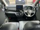 インパネ全体は写真の通りです!広々の運転席!運転席周りのボタンも操作しやすいです!写真で見切れている部分で見たい箇所があればお気軽にお問い合わせください!!