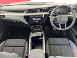 Q8 e-tron 55 クワトロ Sライン 4WD 