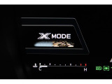 X-MODEは路面に応じて4輪の駆動力やブレーキなどを最適にコントロール。悪路からのスムーズな脱出をサポートします。