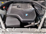 【BMWエンジン】革新的なガソリン・エンジン・テクノロジーによる高性能かつ高効率。レスポンスの良いパワーを発揮。常にスムーズな吸気を実現しアクセル開度にダイレクトに反応しドライビングを楽しく演出。