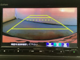 バックでの車庫入れも安心です! リアカメラが付いているバックモニター付のナビを装備しております。操作線もついており距離感も画面から確認できます。