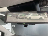 スマートルームミラー・後部座席に人が座っている時や、荷物が多い際でも後方確認がしやすいです。