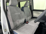 高いホールド性で運転姿勢が安定します。長距離ドライブでも疲れにくいのが魅力です。快適なドライビングライフをお送りください♪
