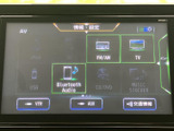 FM・AMやテレビのほか、Bluetooth Audio、USBなど複数の音源がメニューに並びます。利用したい項目を画面で選びやすく、普段お使いの音楽再生方法に合わせて楽しめます。