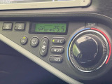 【オートエアコン】一度お好みの温度に設定すれば、車内の温度を検知し風量や温度を自動で調整。暑い&hellip;寒い&hellip;と何度もスイッチ操作をする必要はありません。快適な車内空間には必須の機能ですね♪