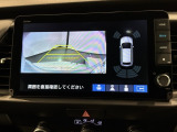 リバースギアに入れるだけで後方の表示へ切り替わります。夜間や雨の日の駐車も楽になりますよ。