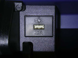 【充電用USB端子】デバイスの充電に便利です。※実際の接続端子は写真で確認or店舗までご気軽にお問合せください♪