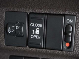 ◆片側電動スライドドア◆狭い駐車場でも乗り降りが楽々♪お子様が隣の車にドアを当ててしまう心配もございません!小さなお子様連れの方もこれで安心。