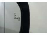 ★ブラインドスポットモニター付きです、隣の車線を走る車両をレーダーで検知、ドアミラーでは確認しにくい後側方エリアの車両をお知らせいたします。