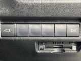 【パワーバックドア】スマートキーや運転席のボタンを押すだけでリアゲートが自動で開閉します!荷物を持っている時や、高い位置にあるバックドアを閉める際に便利な機能です♪