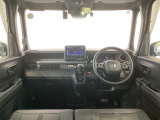 【前方視界】開放的な前方視界!運転がしやすく疲れにくいです♪窓が大きく、見通しがとっても良いおクルマですよ♪