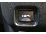 音声と映像が1本のケーブルで伝送できる便利なHDMIを装備しています。iPhoneやスマートフォンの画面と全く同じ画面がカーナビの画面に表示されるので、地図アプリや動画などのミラーリングが可能です。