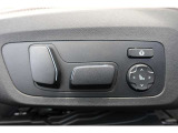 【運転席シート】人間工学に基づき形成した形状が長時間のドライブ疲労も軽減します。すべての走りを特別な出来事に変える様に設計されています。