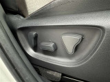 【パワーシート】電動で微妙な調整が手軽にでき、最適なポジションで運転することが可能です。