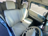 運転席は視界の広さと操作のしやすさに配慮した設計!シートの高さも調整できるため、体格や好みに合わせて運転しやすいポジションに設定できます。