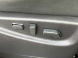 運転席パワーシートは高さも調整出来、体型に関係なく運転し易いポジションに出来ます。