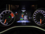 パーキングアシスト操作画面。縦列駐車や並列駐車のどちらでも設定すればステアリング操作は車両が自動で行います。
