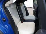 5人乗りですので、ご家族やご友人とのドライブも楽しめますね(^^♪
