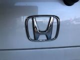【ドアハンドル】Hondaスマートキーを携帯し、ロックボタン、ドアハンドルを操作することで施錠や解錠ができます。